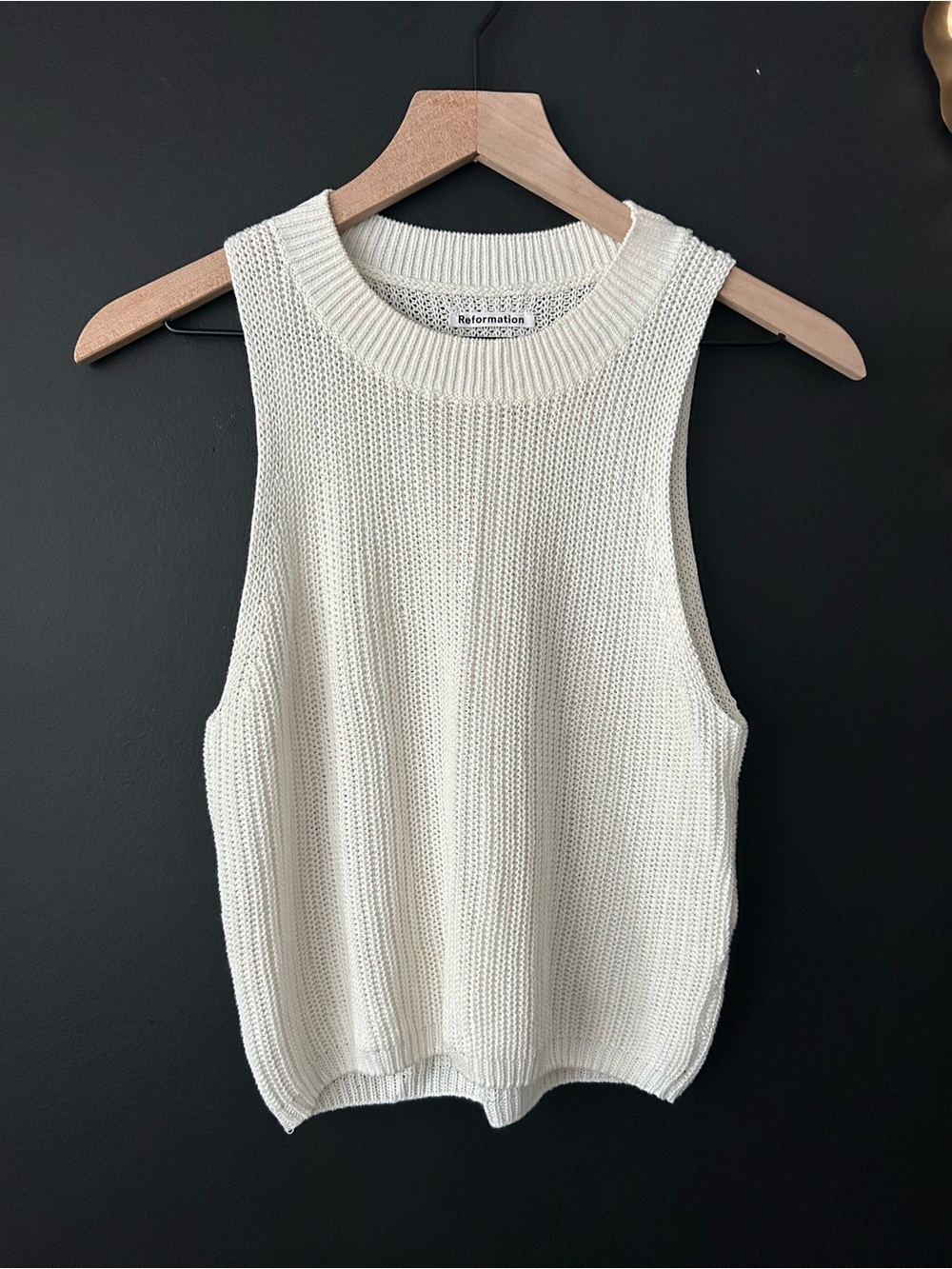 Reformation White Knitted sleeveless top
